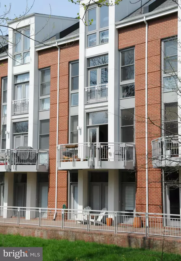 2010 WESTMORELAND ST N, Arlington, VA 22213