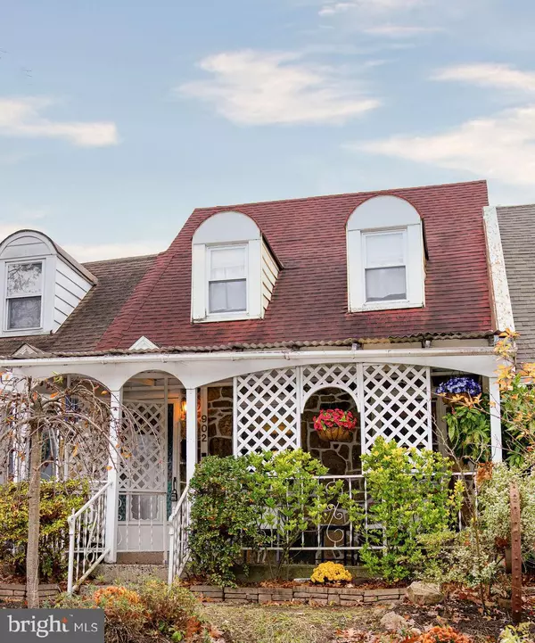 902 WOODLAWN AVE, Phoenixville, PA 19460