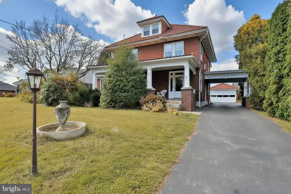 320 S 9TH ST, Akron, PA 17501