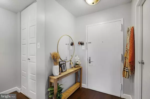 Arlington, VA 22204,4500 S FOUR MILE RUN DR #407