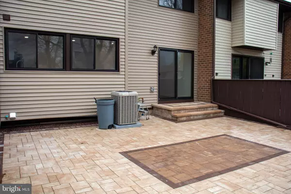 East Windsor, NJ 08520,842 JAMESTOWN RD