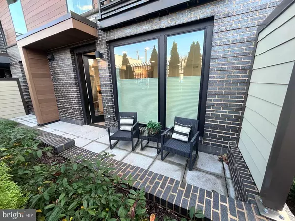 Alexandria, VA 22314,701 N HENRY ST #104