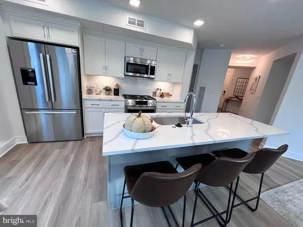 Alexandria, VA 22314,701 N HENRY ST #104