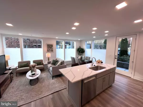 Alexandria, VA 22314,701 N HENRY ST #104