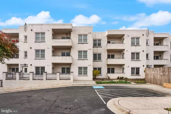 231 N THOMAS ST #105, Arlington, VA 22203