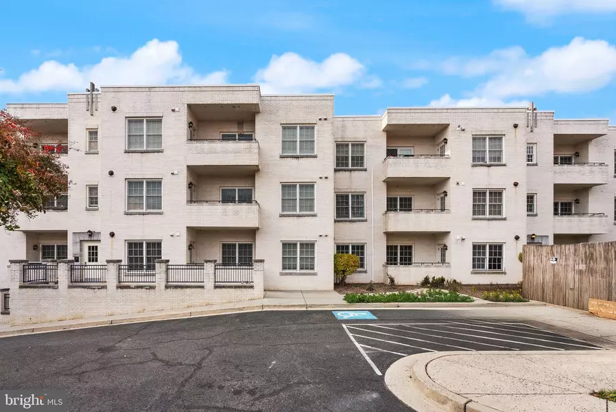 231 N THOMAS ST #105, Arlington, VA 22203