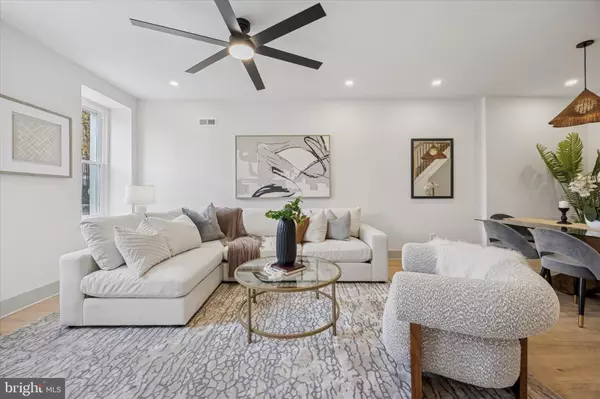 Philadelphia, PA 19128,211 HERMIT