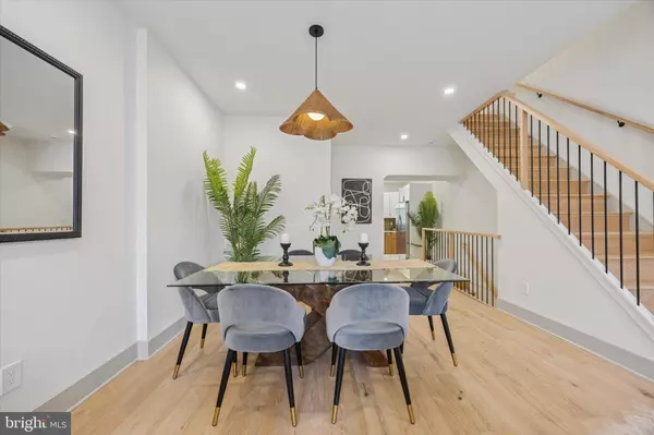 Philadelphia, PA 19128,211 HERMIT