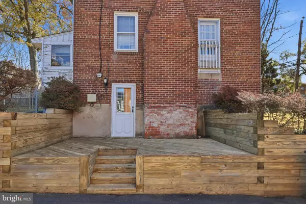 Arlington, VA 22205,5739 16TH ST N