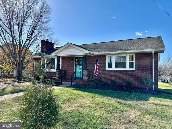 201 WOODLAND AVE, Luray, VA 22835