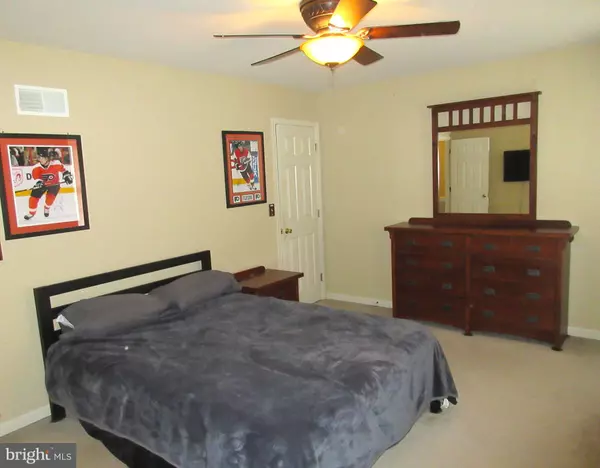 Lancaster, PA 17603,34 DEEP HOLLOW LN