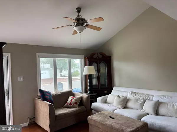 Manahawkin, NJ 08050,156 RODMAN DR