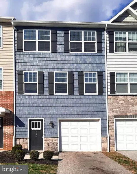 930 ADMIRALS QUAY DR, Mechanicsburg, PA 17050