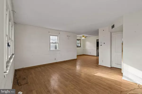 Maple Shade, NJ 08052,432 N COLES AVE