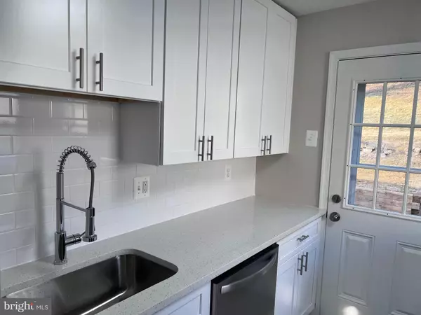 Rockville, MD 20850,708 CRABB