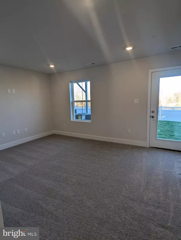 La Plata, MD 20646,10811 COSMIC PL