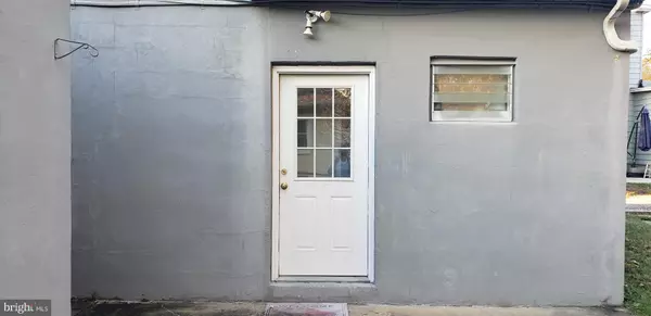 Maple Shade, NJ 08052,621 N FORKLANDING RD #B