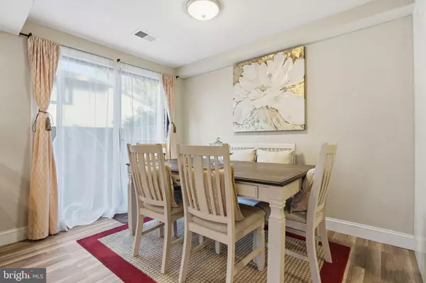 Glen Burnie, MD 21061,594 GLEN CT #594