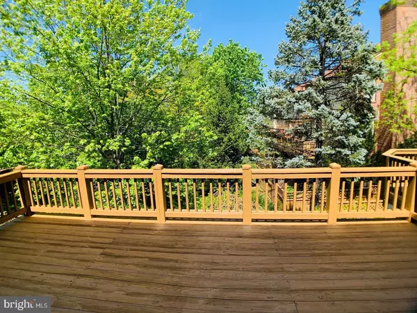 Fairfax, VA 22030,10496 COURTNEY DR