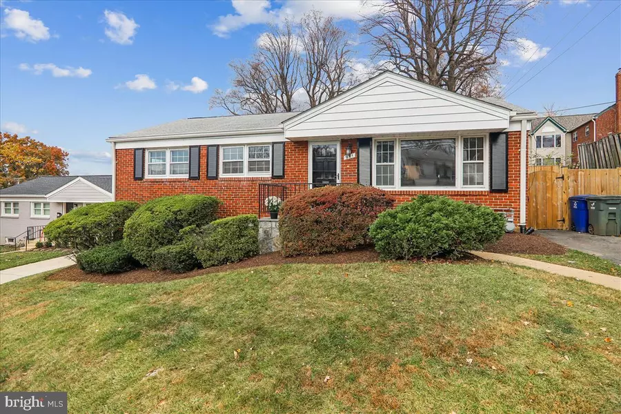 941 N MCKINLEY RD, Arlington, VA 22205