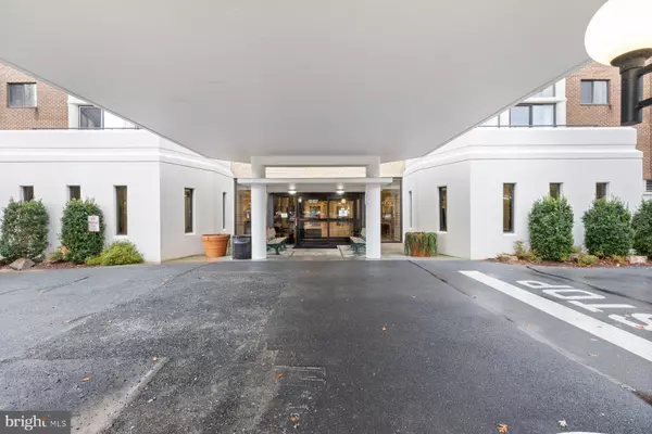 Silver Spring, MD 20906,15107 INTERLACHEN DR #2-822