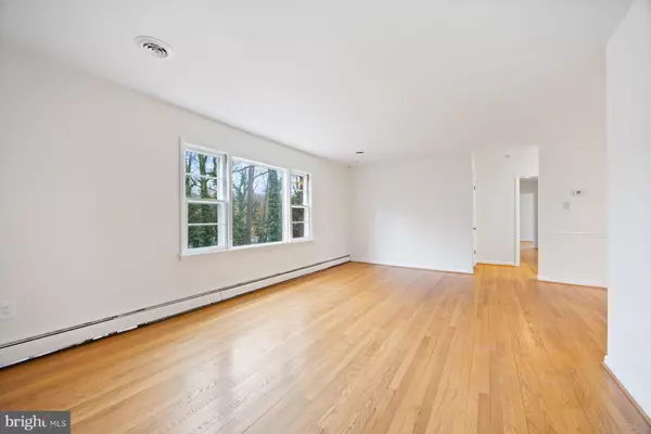 Greenbelt, MD 20770,26 LAKESIDE DR