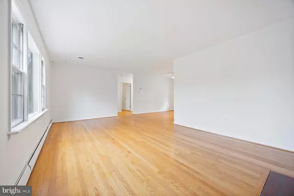 Greenbelt, MD 20770,26 LAKESIDE DR