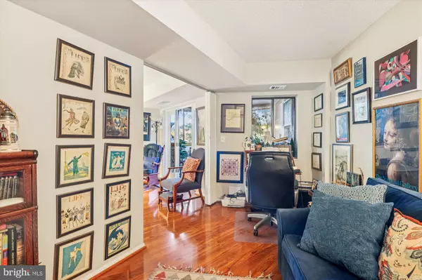 Alexandria, VA 22303,5902 MOUNT EAGLE DR #203