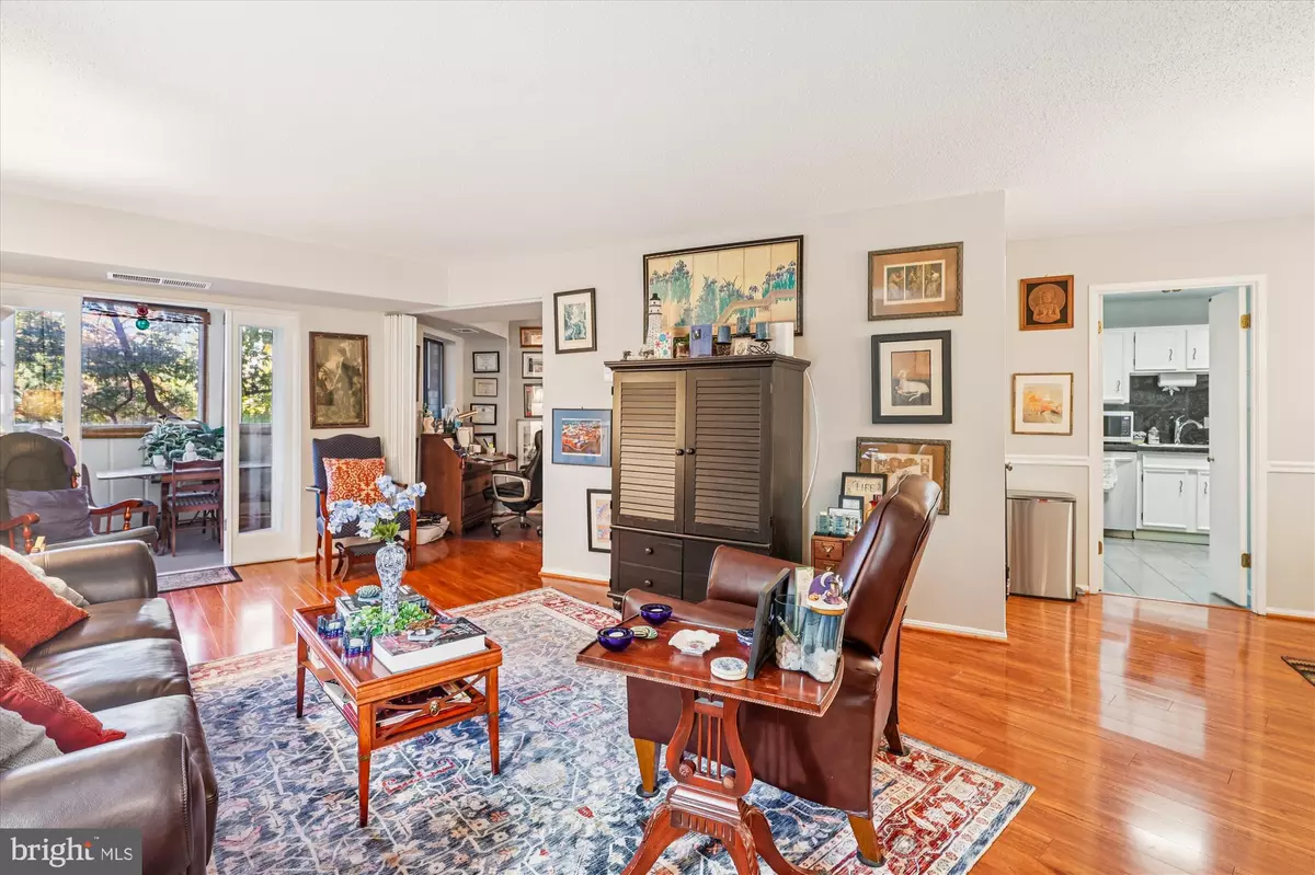 Alexandria, VA 22303,5902 MOUNT EAGLE DR #203