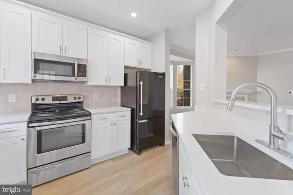 Leesburg, VA 20175,678 GATEWAY DR SE #911