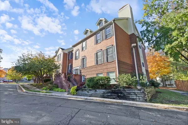 Leesburg, VA 20175,678 GATEWAY DR SE #911