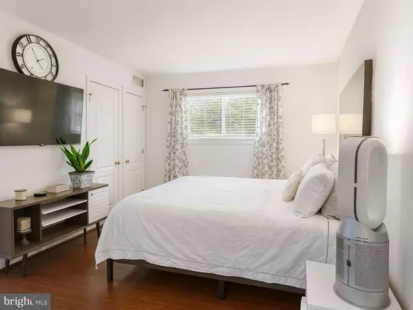 Falls Church, VA 22046,7322 ROUTE 29 #22/103