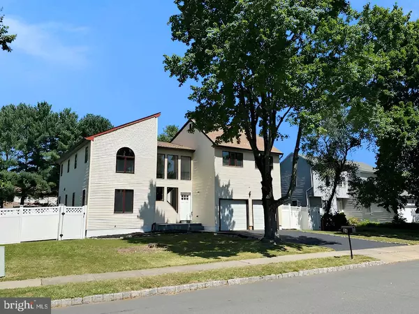 Dayton, NJ 08810,24 PULLMAN LOOP