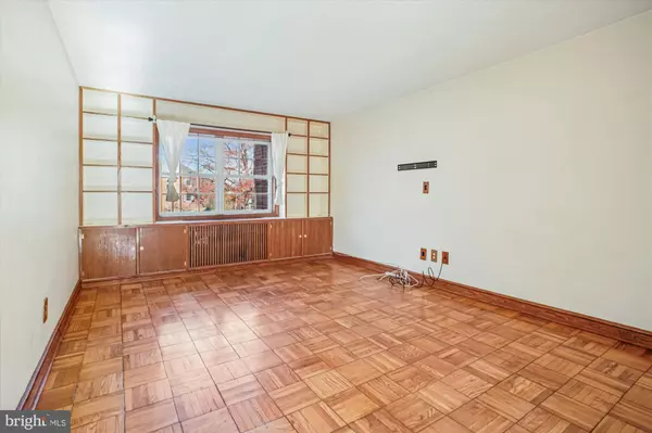 Alexandria, VA 22314,1602 W ABINGDON DR W #202