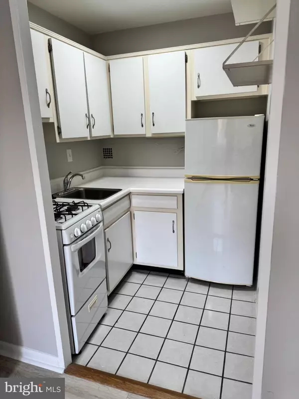 Alexandria, VA 22307,6641 WAKEFIELD DR #204