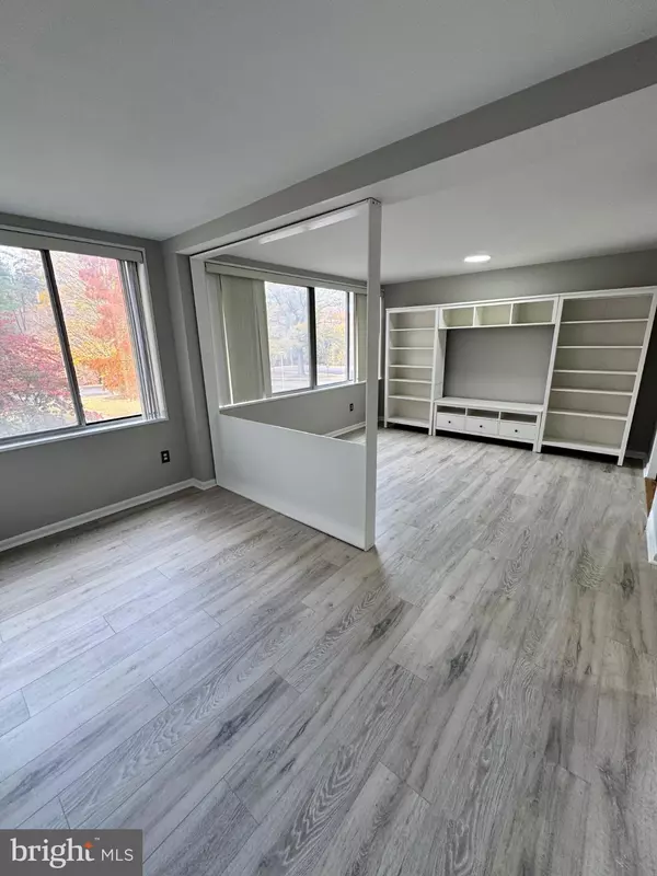 Alexandria, VA 22307,6641 WAKEFIELD DR #204