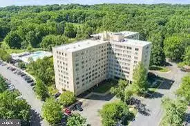 Alexandria, VA 22307,6641 WAKEFIELD DR #204