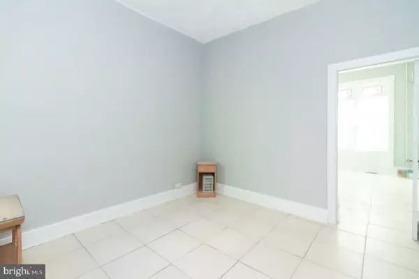 Trenton, NJ 08609,284 HAMILTON AVE