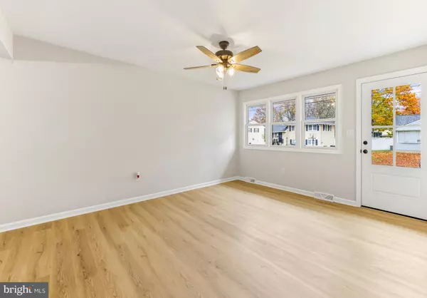 Barrington, NJ 08007,27 BEAVER DR