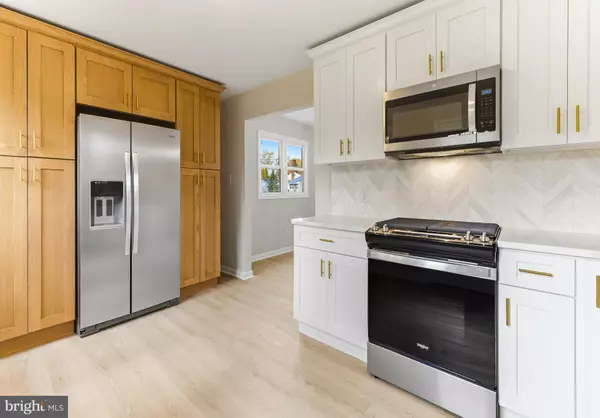 Barrington, NJ 08007,27 BEAVER DR