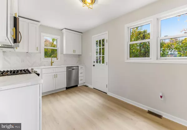 Barrington, NJ 08007,27 BEAVER DR