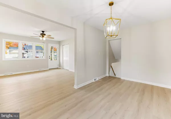 Barrington, NJ 08007,27 BEAVER DR