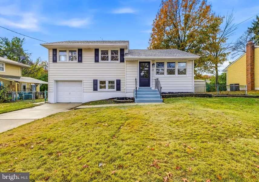 27 BEAVER DR, Barrington, NJ 08007