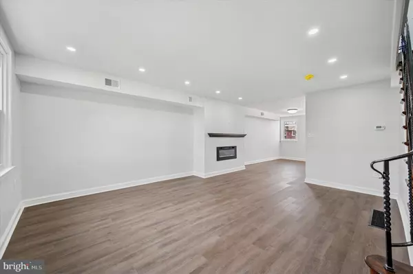 Philadelphia, PA 19151,1010 FLANDERS RD