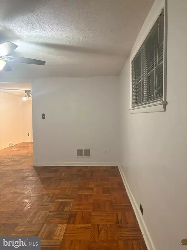 Philadelphia, PA 19128,237 LAURISTON ST