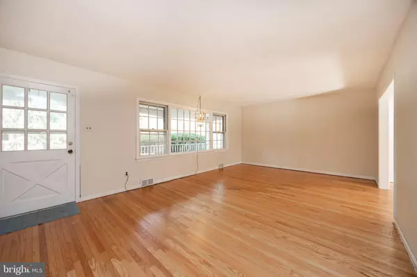 Glen Mills, PA 19342,11 IVY LN