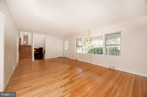 Glen Mills, PA 19342,11 IVY LN