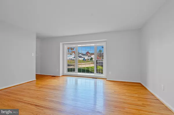 Vienna, VA 22182,8423 HUNT VALLEY DR