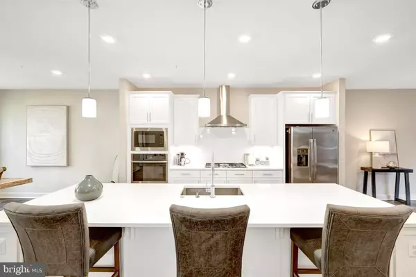 Herndon, VA 20171,2334 WATER PROMENADE AVE #2H