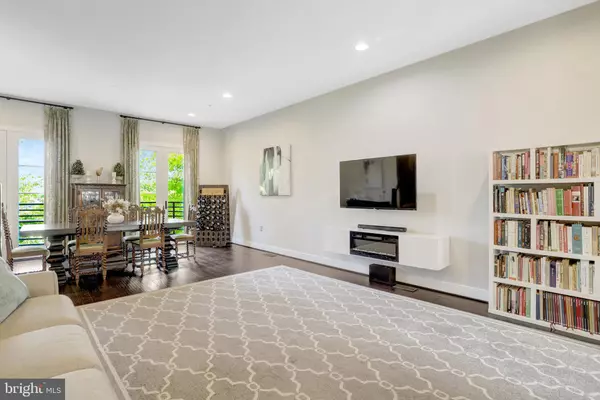 Alexandria, VA 22301,2004 POTOMAC AVE